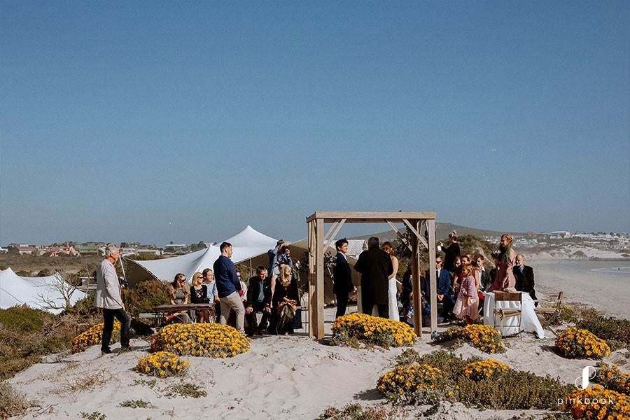 beach wedding venue die strandkombuis